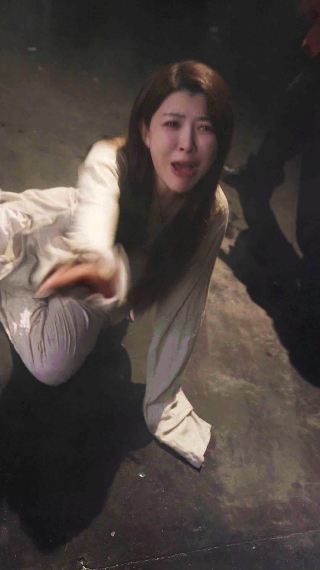 الحلقة 17 - على بابك ستة أطفال ينادونك أبًا